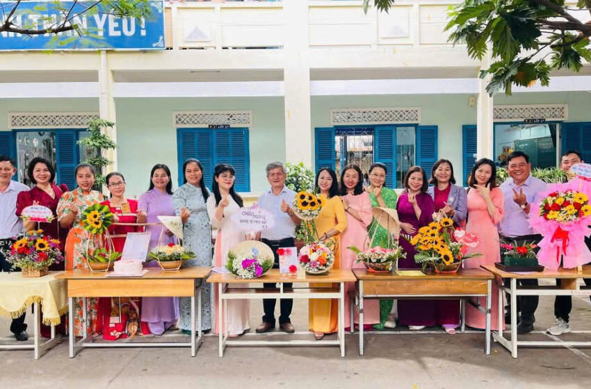  Thi cắm hoa chào mừng QTPN 8/3.